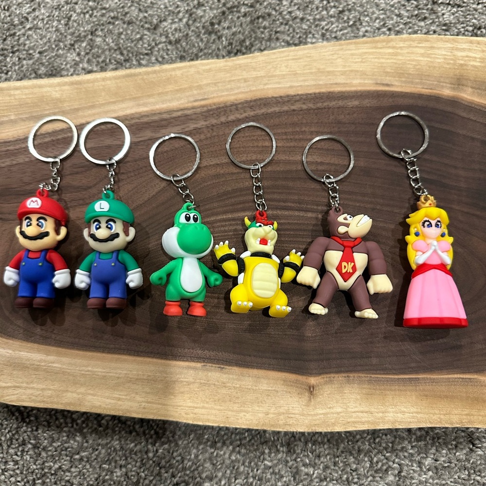 Mario Nintendo Keychain Set of 6 new